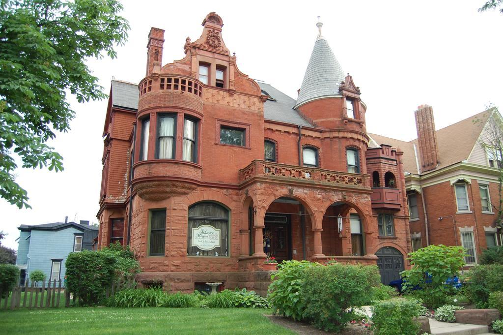 Schuster Mansion Bed & Breakfast Мілвокі Екстер'єр фото
